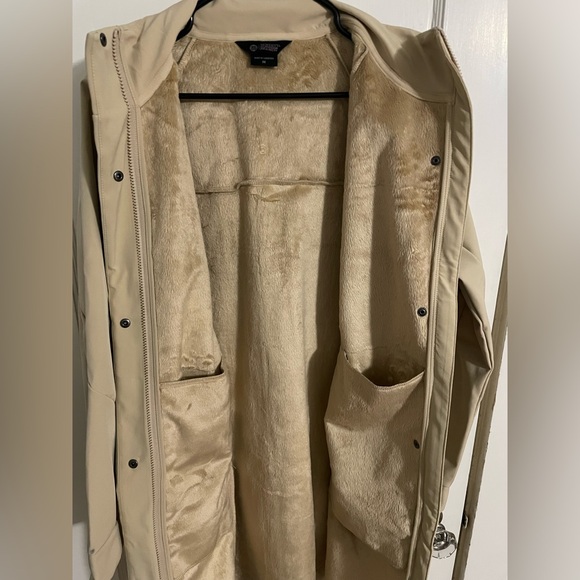 Mondetta Long Softshell Jacket - Picture 3 of 7